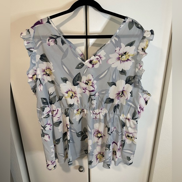 Shein Curve Women’s 4x (fits 3x) Blue Floral Short Sleeve Top NEW - Picture 2 of 8